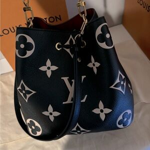 Louis Vuitton NéoNoé MM Black/Beige With Wristlet